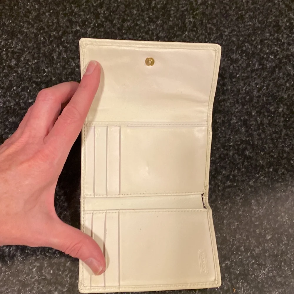 COACH mini tri-fold leather wallet. - Picture 6 of 11